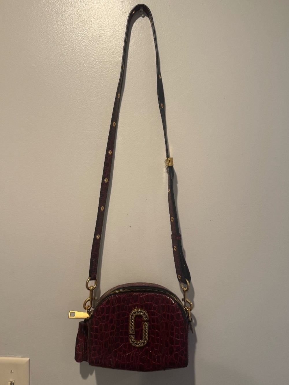 Marc Jacobs Shutter Croc-Embossed Leather Crossbody Bag in Maroon Burgundy Vache